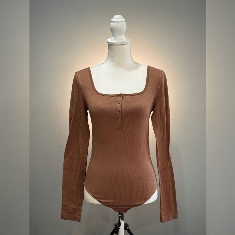Brown SO Ribbed L/S Bodysuit Size M NWOT
